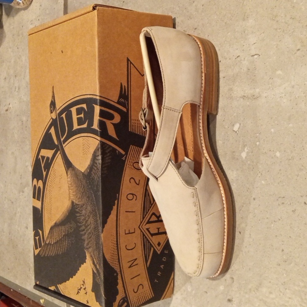 Eddie Bauer Women's Taupe Sandal Size 10